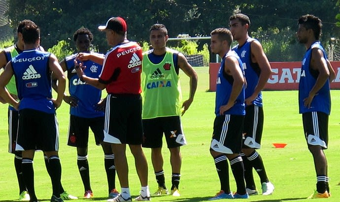 No quarto dia de pré temporada do Fla, Jayme comanda treino técnico