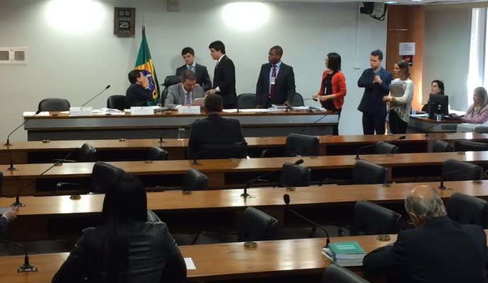 Em reunião polêmica, relatório da MP do Futebol é aprovado na íntegra