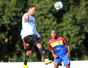 Mugni sai do banco e dá vitória ao Fla em jogo-treino contra Madureira