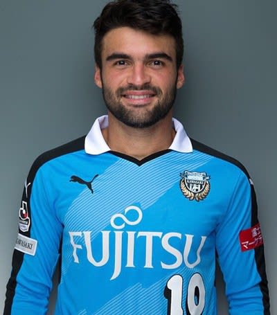 Arthur Maia é apresentado com a 10 do Frontale e seu faz primeiro treino