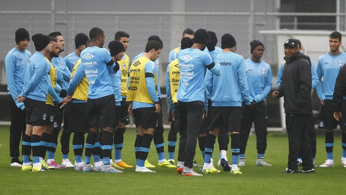 Roger terá de superar a sua 1ª decisão pelo Grêmio para afastar turbulência