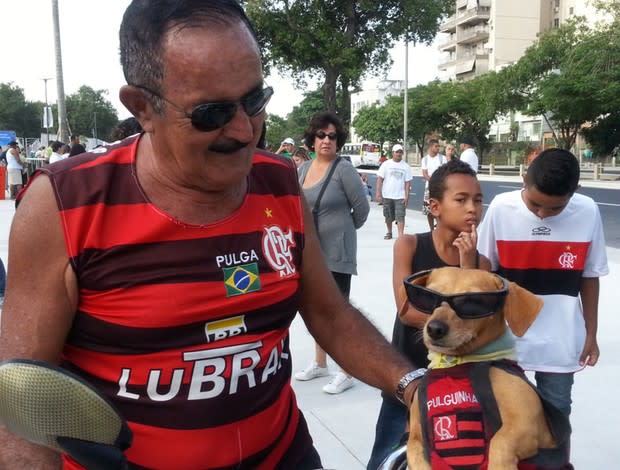 Estátua do Bellini volta a ser ponto de encontro de personagens e torcida