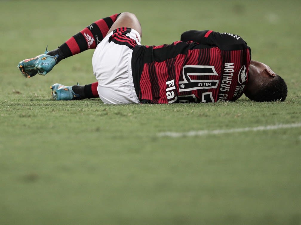 Desfalque? Flamengo informa que Matheus França sofreu entorse e passará por exames