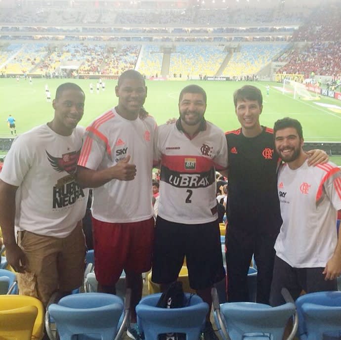 Quarteto do basquete festeja vitória do Fla na Copa do Brasil: Aqui é Mengão