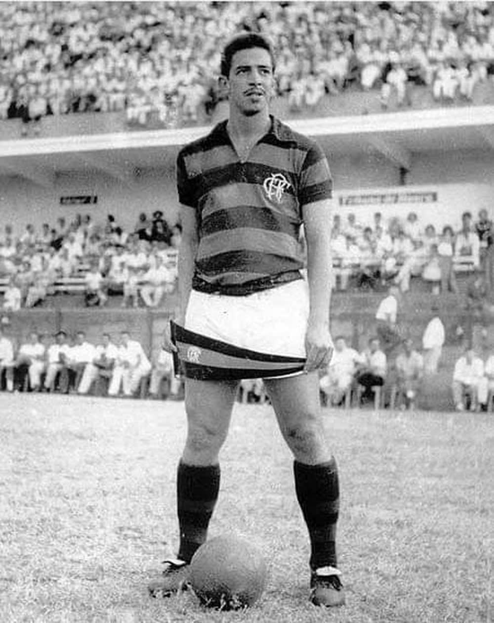 Veja quem é o terceiro maior artilheiro da história do Flamengo