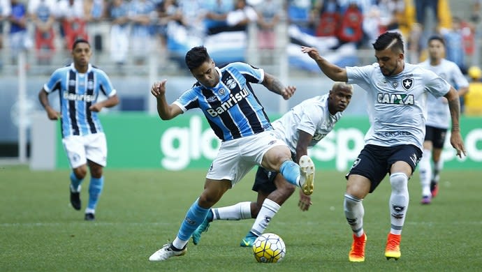 Grêmio libera trio e monta barca com Henrique, W. Oliveira e Negueba