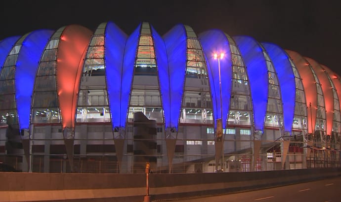 OFF - Fifa realiza testes de luz e deixa Beira-Rio com cara de Gre-Nal