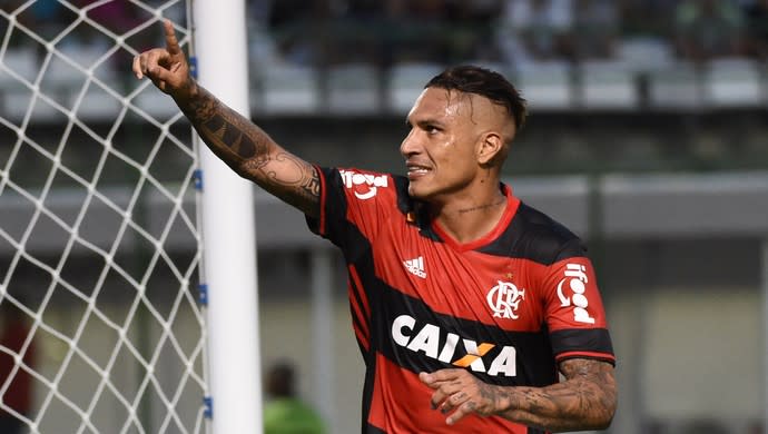 Guerrero bate Gabigol e torna-se o jogador mais escalado do Cartola FC