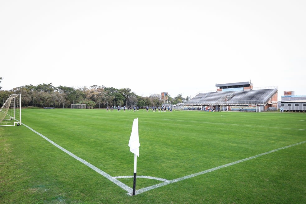 Grêmio usará gritos de torcida e faixas da Arena para criar ambiente de jogo em CT da base