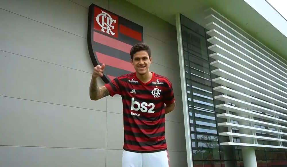 Flamengo anuncia oficialmente o atacante Pedro