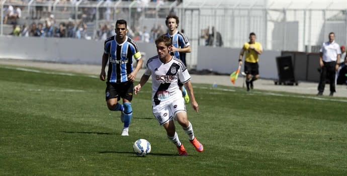 Comentarista exalta 65% de posse de bola da Ponte contra 35% do Grêmio