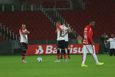 Vídeo: Guerrero brilha em estreia e Flamengo vence o Inter