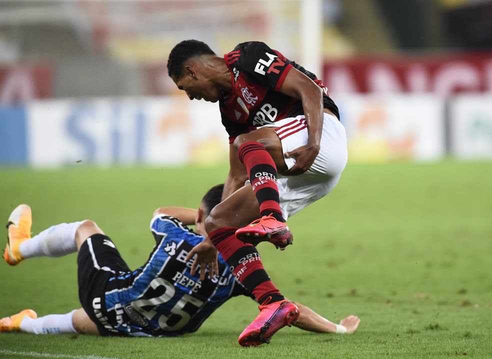 João Lucas tem lesão na coxa confirmada e está fora da partida contra o Botafogo