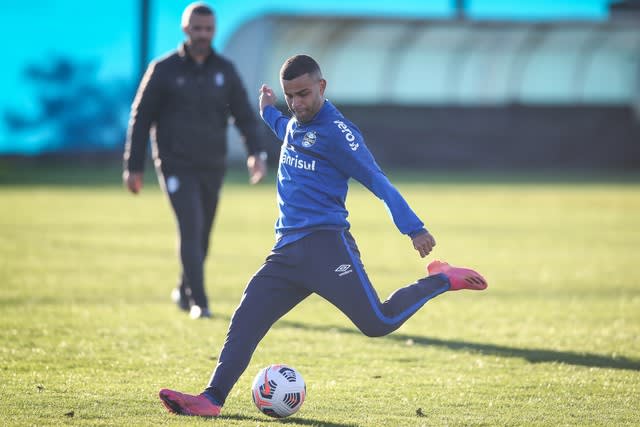 Alisson aponta melhora no clima do Grêmio, depois da chegada de Felipão: Ambiente está muito mais leve