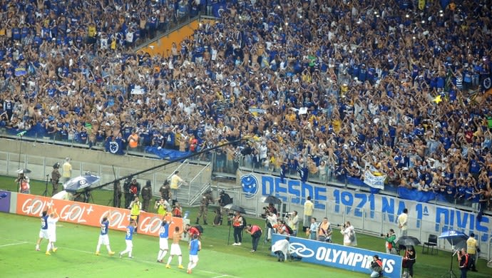 Cruzeiro festeja título com volta olímpica e provocações ao Atlético-MG