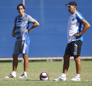 Grêmio se apoia em contrato longo para segurar valorização a Geromel