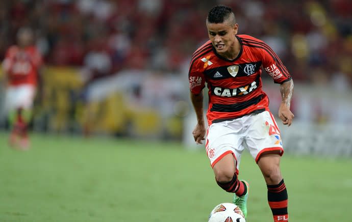 Velocidade vira arma fundamental de Everton no Flamengo