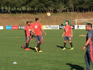 Zé Ricardo volta com linha defensiva titular para encarar Chapecoense