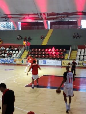 Com show de luz e jogo coletivo, Fla bate o São José e faz 1 a 0 nas quartas