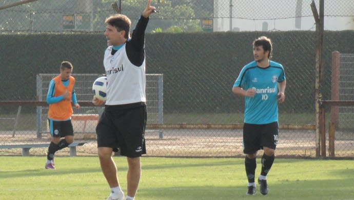 Renato vê Douglas como fundamental no time: Poucos com essa qualidade