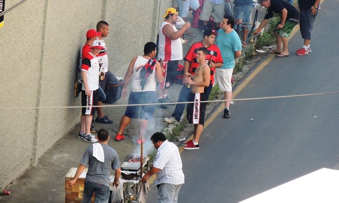 Torcidas fazem esquenta em tarde quente antes de Criciúma x Flamengo