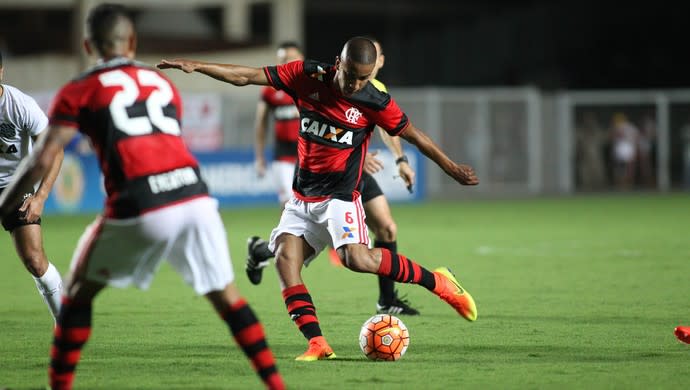 Trio do Flamengo disputa o gol mais bonito da rodada de quarta-feira