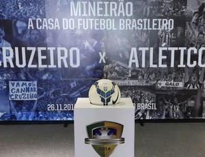 Bola da final da Copa do Brasil é leiloada e rende mais de R$ 11 mil