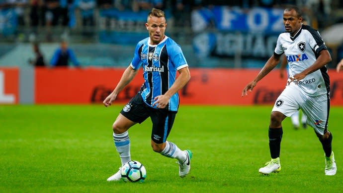 Atlético de Madrid envia olheiro para observar Arthur, do Grêmio