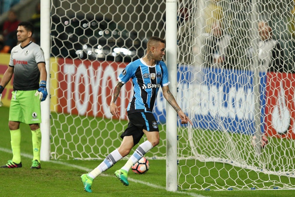 Atuações: pênalti perdido, e Luan comandante da goleada na Arena.