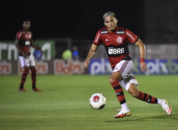 Thiaguinho se reapresenta ao Flamengo e vira opção para o início do Campeonato Carioca