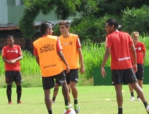 De saída, Mattheus treina, mas está fora do jogo contra o Volta Redonda