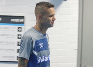 Renato dá apito a Luan em entrevista e se escala no Grêmio: Vamos trocar