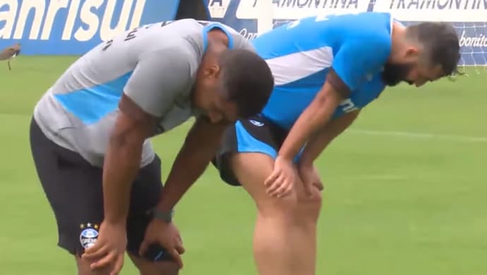 Roger relembra tempos de jogador e sofre em treino físico do Grêmio