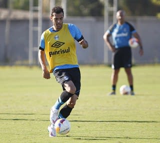 Rhodolfo volta a treinar, e Felipão esboça time para jogo de domingo