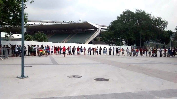 Torcedores fazem filas por ingressos para o clássico Flamengo x Vasco