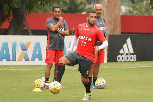 Canteros retorna de empréstimo, mas Fla libera jogador para nova transferência