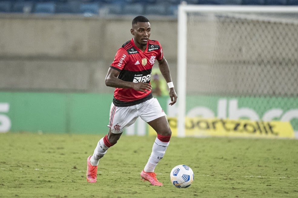 Ramon é desfalque em jogo-treino e está praticamente fora da estreia do Flamengo no estadual