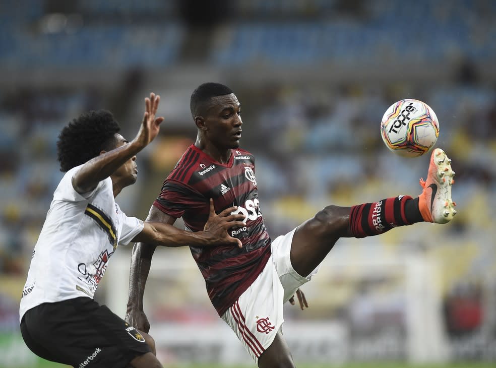 Mais um? Depois do Benfica, lateral do Flamengo, Ramon, atrai interesse do Ajax