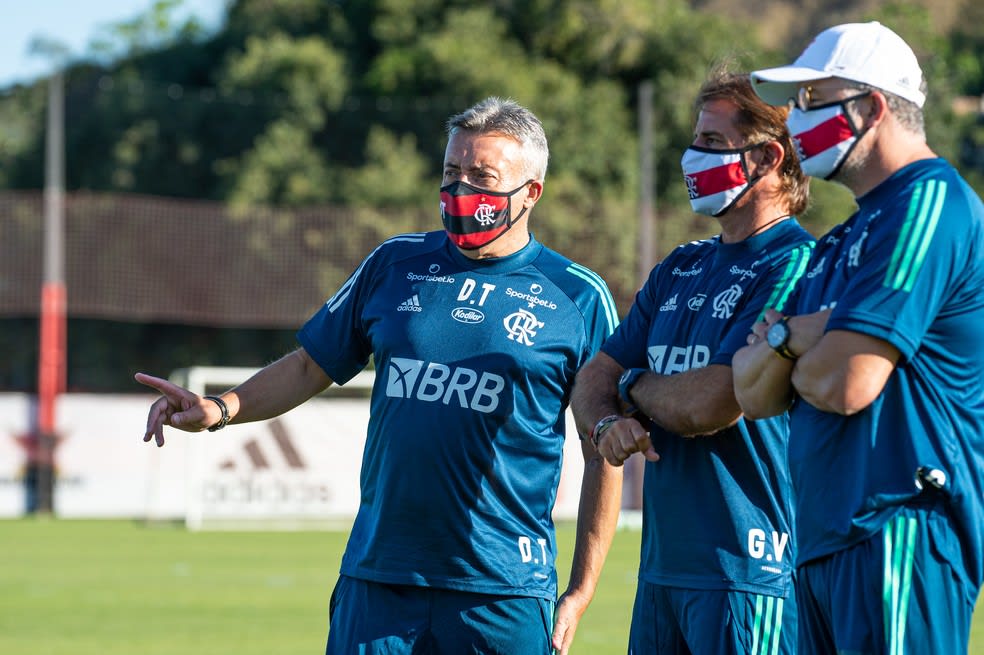 Dome se reúne com comissão técnica no Ninho para analisar Flamengo