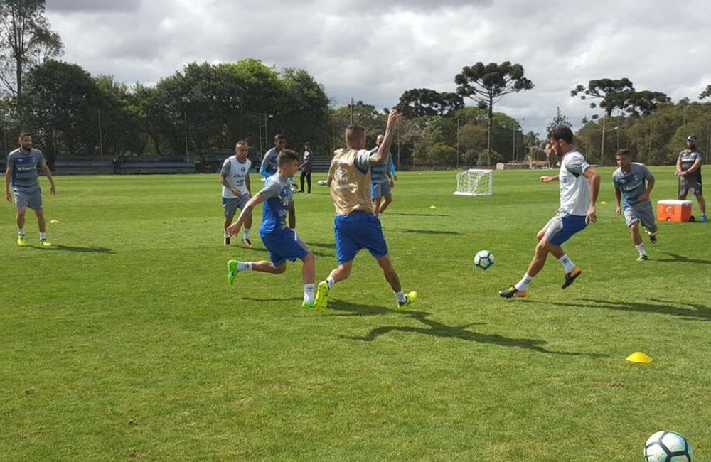 Luan participa de treino em Curitiba e dá outro passo para retorno ao Grêmio