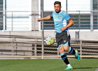 Edílson pega 1 jogo de punição e fica livre para voltar ao Grêmio no domingo