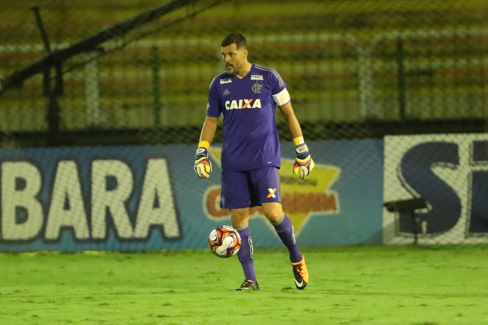 Flamengo confirma jogo de despedida do goleiro Julio César