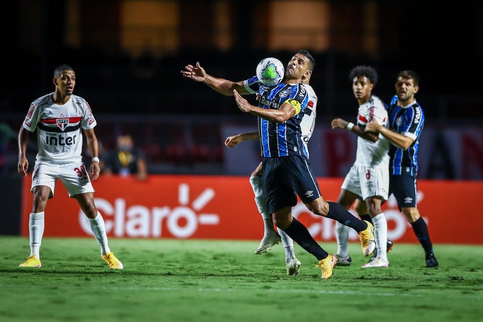 Emocionado, Diego Souza desabafa com Grêmio na final: Acharam a gente patinho feio