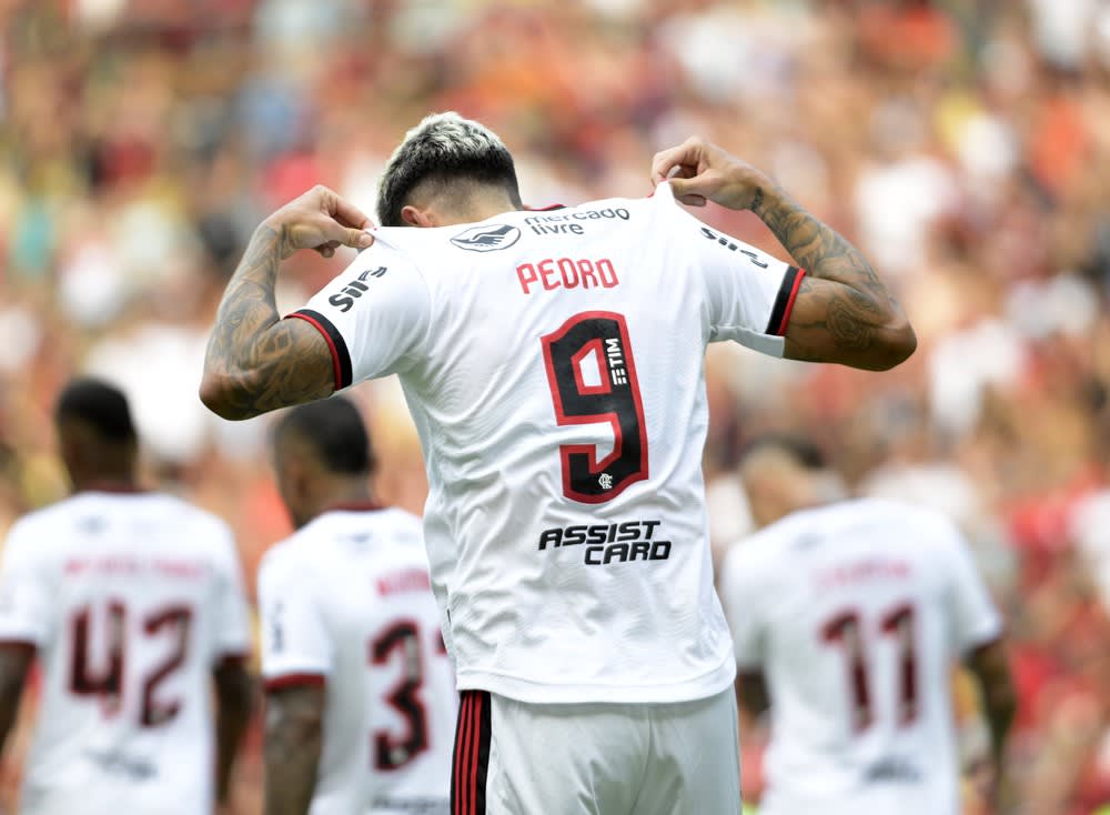 Pedro entra no pódio de artilheiros do Flamengo no século 21
