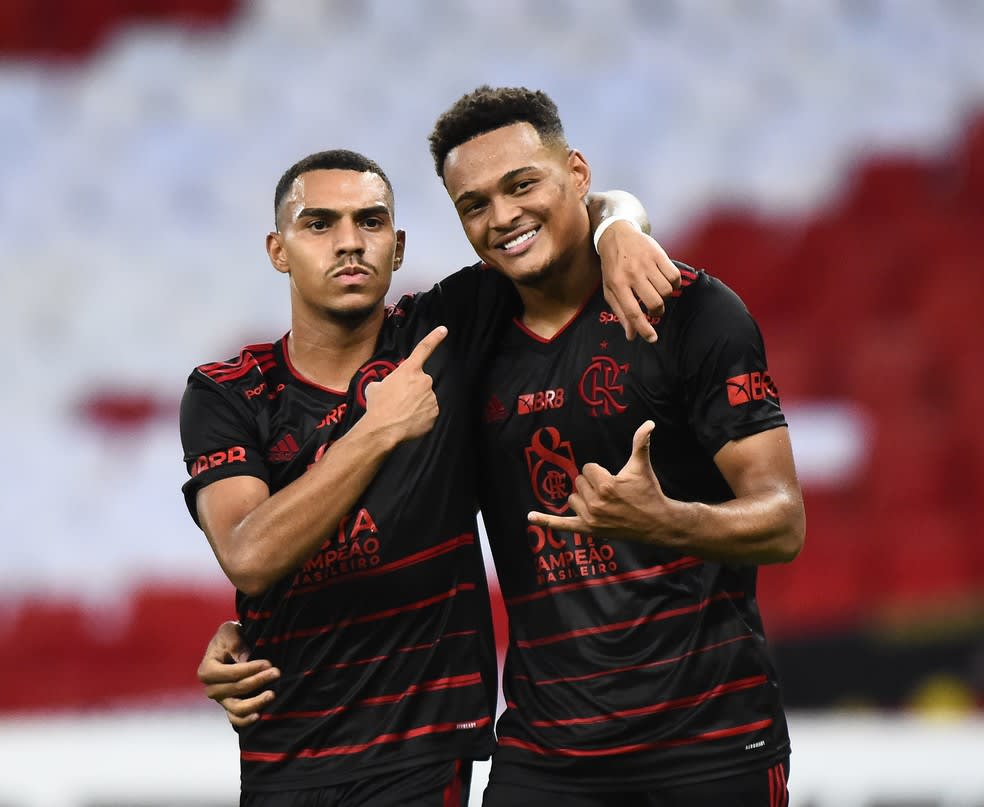 Vitória do Flamengo mostra que clube tem dois laterais para o futuro