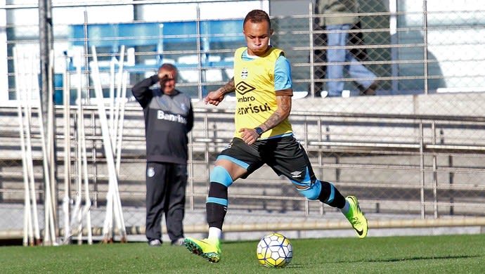 Everton revela dica de Roger para Grêmio fazer gols em Cássio