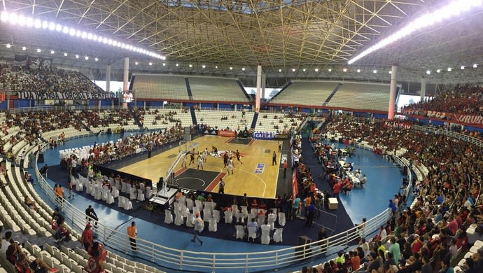 Rubro-negros tomam ginásio e calam vascaínos em vitória do Fla, pelo NBB