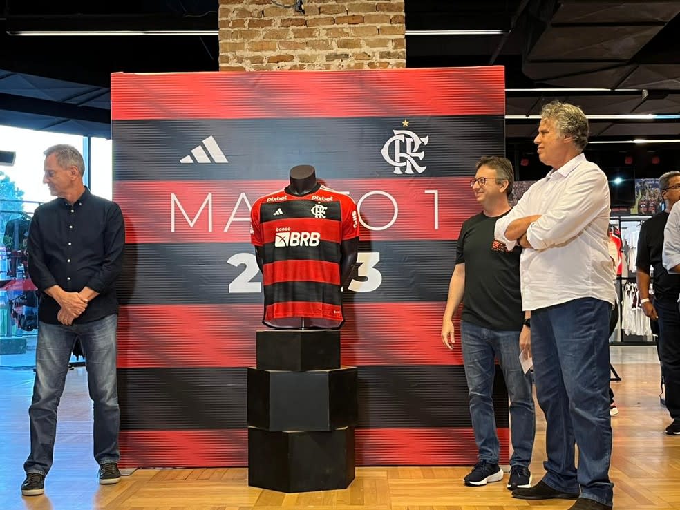 Flamengo apresenta nova camisa em evento; estreia sábado na Supercopa