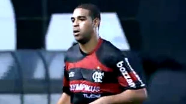 Na Memória: Com Adriano, Flamengo vence Santos de Neymar em 2009