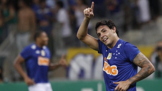 Com gol da virada, Ricardo Goulart completa 100 jogos pelo Cruzeiro